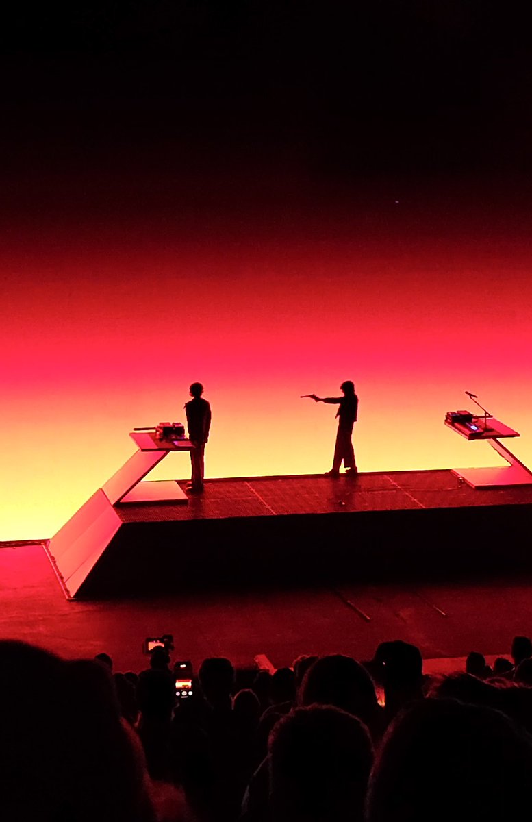 ash 🌸 tweet media