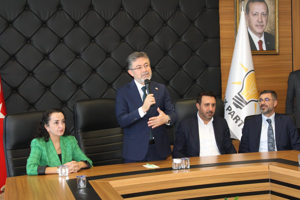 AkpartiBitlis13's tweet photo. Bakanımıza nazik ziyaretlerinden dolayı teşekkür ediyor, kendisini milletin evi AK Partimizde ağırlamaktan mutluluk duyuyoruz. https://t.co/6dBMB3HumE