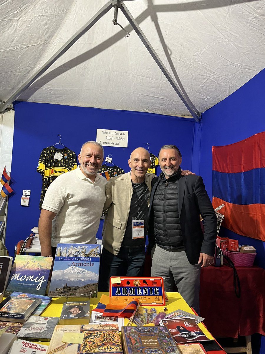 Philippe Khozian (@pkhozian) on Twitter photo Journée officielle de l’#Arménie aux côtés de <a href="/MartineVassal/">Martine Vassal</a>, organisée par l’inoxydable Garo Hovsepian 🇦🇲
Passage obligé au stand de l’UGA ARDZIV, mon club de cœur, avec un ancien coéquipier 💙🤍 Journée officielle de l’#Arménie aux côtés de <a href="/MartineVassal/">Martine Vassal</a>, organisée par l’inoxydable Garo Hovsepian 🇦🇲
Passage obligé au stand de l’UGA ARDZIV, mon club de cœur, avec un ancien coéquipier 💙🤍