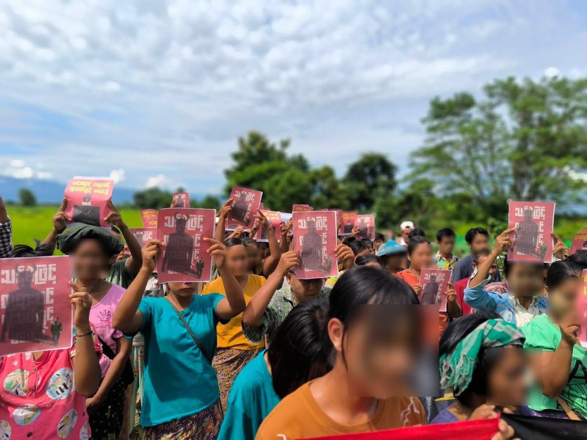 KYITHAR95368969's tweet photo. Kalay People' Strike Committee and local residents from #Kalay Twp, #Sagaing Region, joined demonstration to oppose the #MilitaryDictatorship on Oct4.

#WarCrimesOfJunta      
#2025Oct4Coup                                            
#WhatsHappeningInMyanmar https://t.co/LFQXkp7tFx