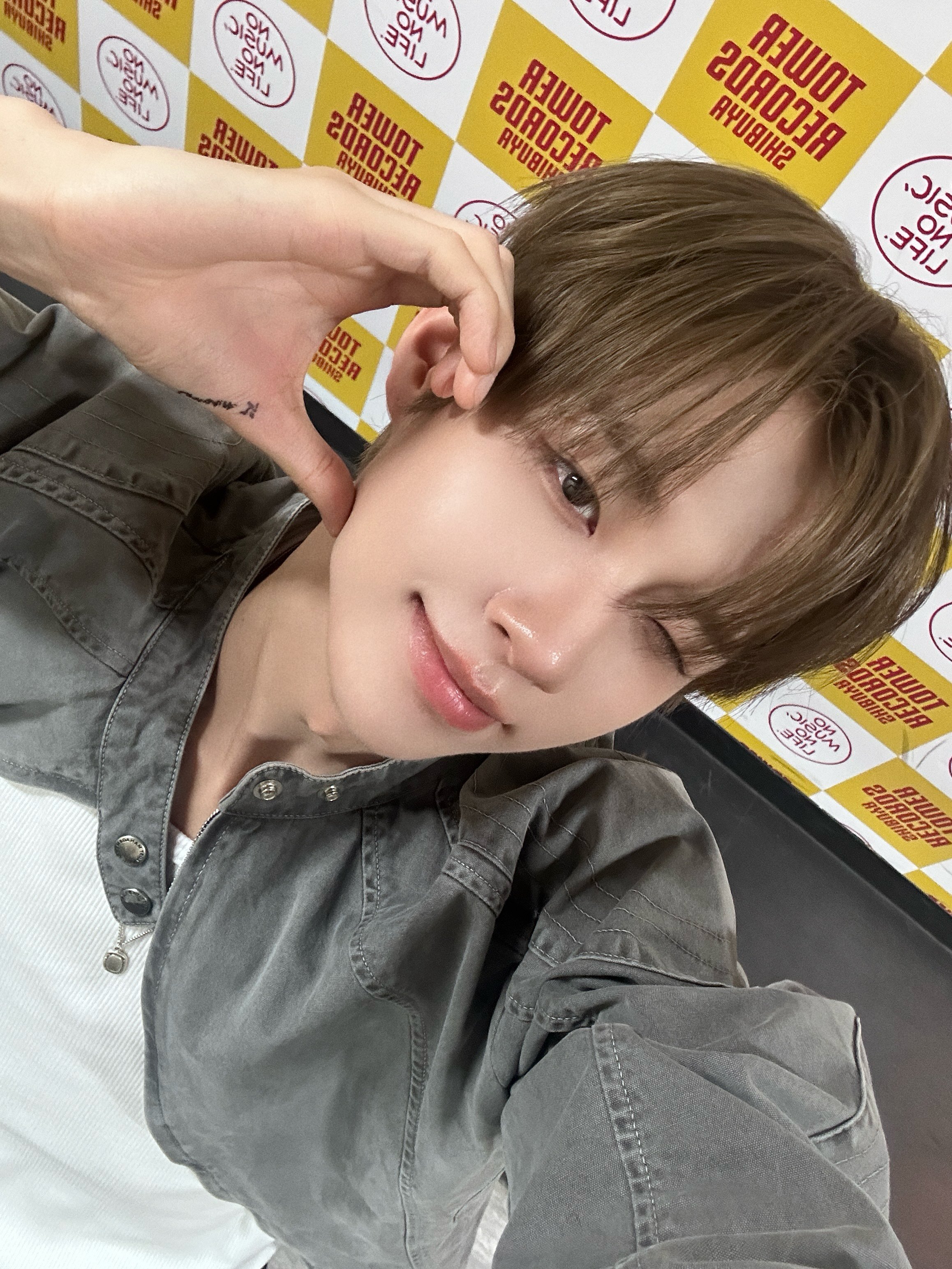CLOSE YOUR EYES クルユア 個別サイン ギョンベ 8/29 New York Green – Urban Layer Colored Contacts