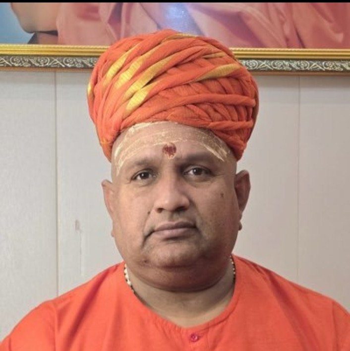 सुनने में आ रहा है कि इस पोंगा के खिलाफ FIR दर्ज हो गई है।