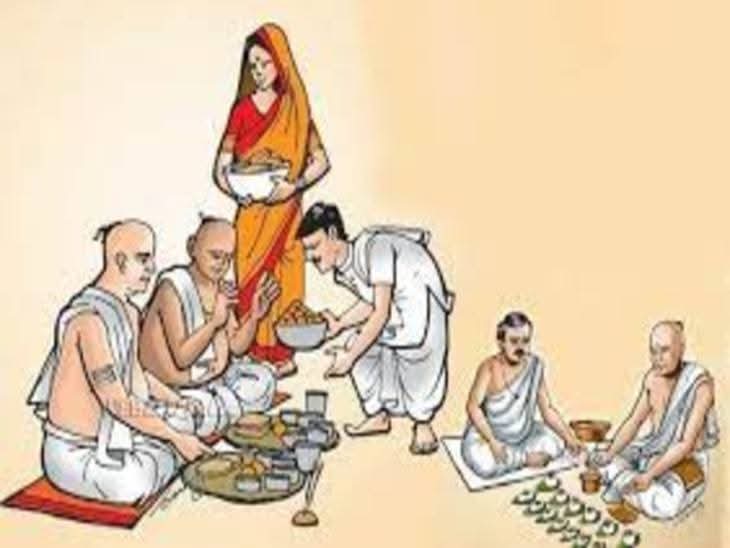 सूत्रों की मानें तो मोहन यादव सरकार आगामी सत्र में मृत्युभोज पर पूर्ण प्रतिबंध लगाने वाला विधेयक लाने की तैयारी में है।
 
सुदामा समुदाय को तो ये सरकार हर रोज़ नया जख्म दे रही है! लेकिन सही कहें तो मृत्यु भोज पर पूरे भारत में कानूनी रोक लगनी ही चाहिए  

आखिर कब तक गरीब परिवारों को