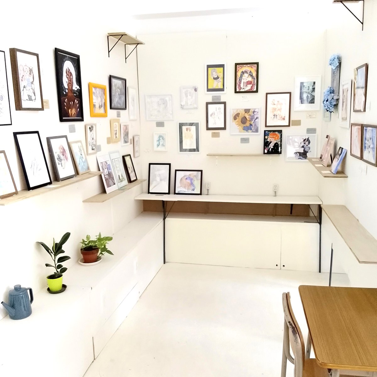 tentosen_kobe's tweet photo. 神戸芸術工科大学まんが表現学科 コミックイラストレーションコース　 アナログイラスト展🎨 
始まりました！！

📅会期
10/4㈯ 14時~ 10/26㈰ 17時 
※10/19(日)は休廊 
＠テントセン神戸ギャラリースペース  

神戸芸術工科大学まんが表現学科は”愛される作品を描き続けるチカラを磨く”をテーマに充実したカリキュラムで多くのプロの漫画家、イラストレータを輩出しています。今回で第8回となるコミックイラストレーションコースの学生による展示、入場無料です。 
是非足を運んでくださいね！！  

神戸芸術工科大学 まんが表現学科 コミックイラストレーションコース 
HP：https://t.co/DgiilE2zQd
Twitter：https://t.co/EZXkNUv1zY

※開館時間 ㈮19-23時、㈯㈰12-23時 
初日10/4㈯は14時～、最終日10/26㈰は～17時です。 

※10/19(日)は休廊  入場無料です！ 
ご来場をお待ちしております🐾

https://t.co/cVlQOX7byG