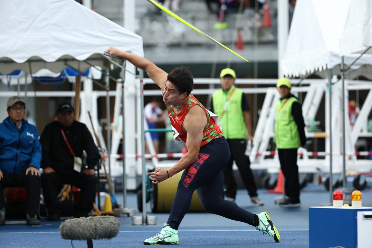 #滋賀国スポ
成年男子やり投
﨑山雄太（愛媛・愛媛競技力本部）が日本代表の面目躍如✨
前半71m83で8位ターンも、6投目に80m43のビッグアーチ！逆転で優勝！

2位 中村竜成（三重・染めQ） 76.46
3位 山田航大（岐阜・東海大） 76.40
