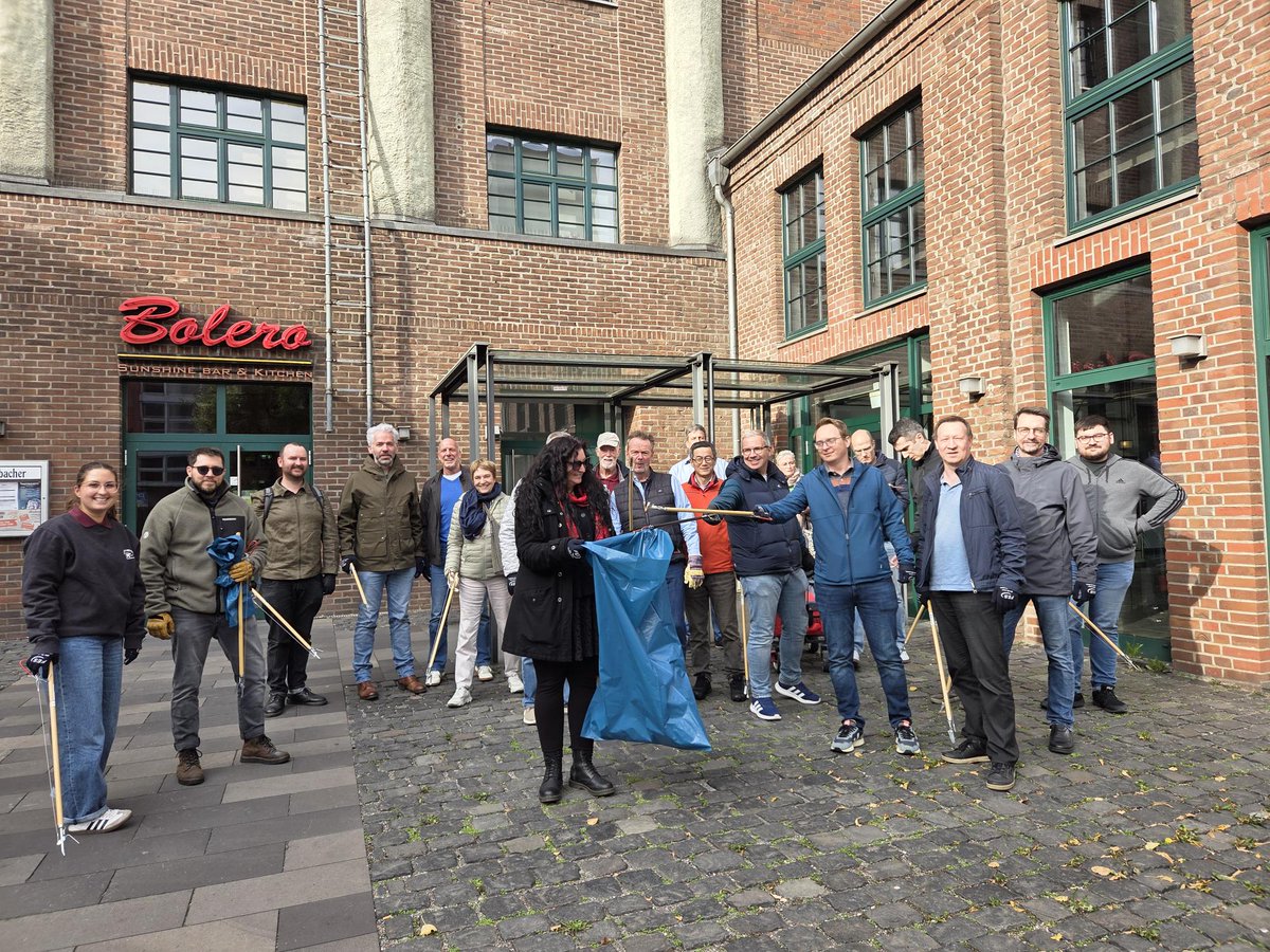 planonsoftware's tweet image. 🌍 In celebration of World Cleanup Day, our colleagues in Frankfurt and Duisburg rolled up their sleeves to make a difference in our local communities.
Together, they showed that small actions can have a big impact.

#WorldCleanupDay #TeamSpirit #Sustainability