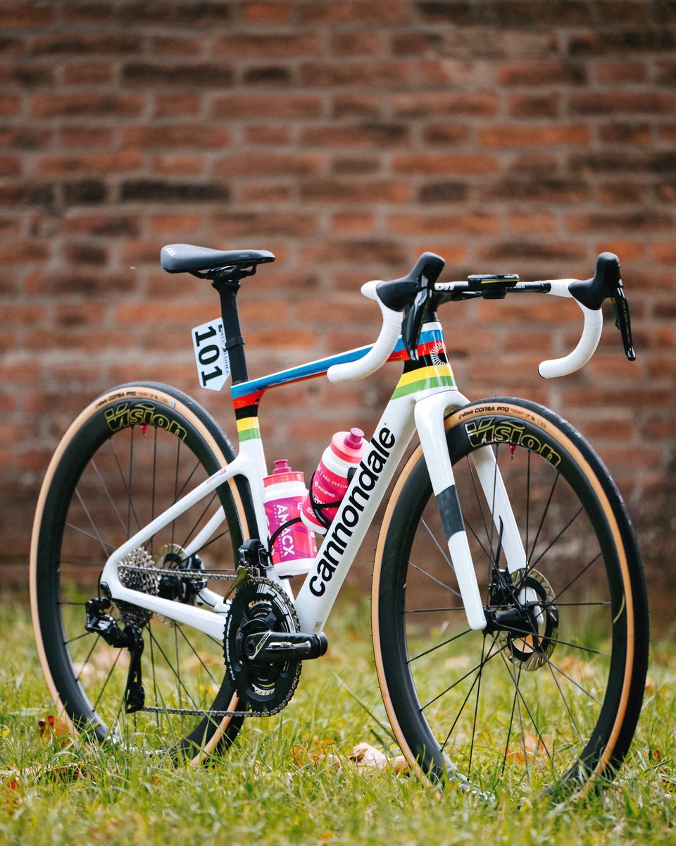 EF_Oatly's tweet image. Simply 🌈 Magsnifique 🌈 

“I dreamt of having a custom bike ever since I started cycling and now, with the rainbow bands, it cannot get any better. I feel so lucky.&quot; - @magdeleinevallieres 

Check out her custom Cannondale at the link in bio!

📸: @jeredgruber @ashleygruber