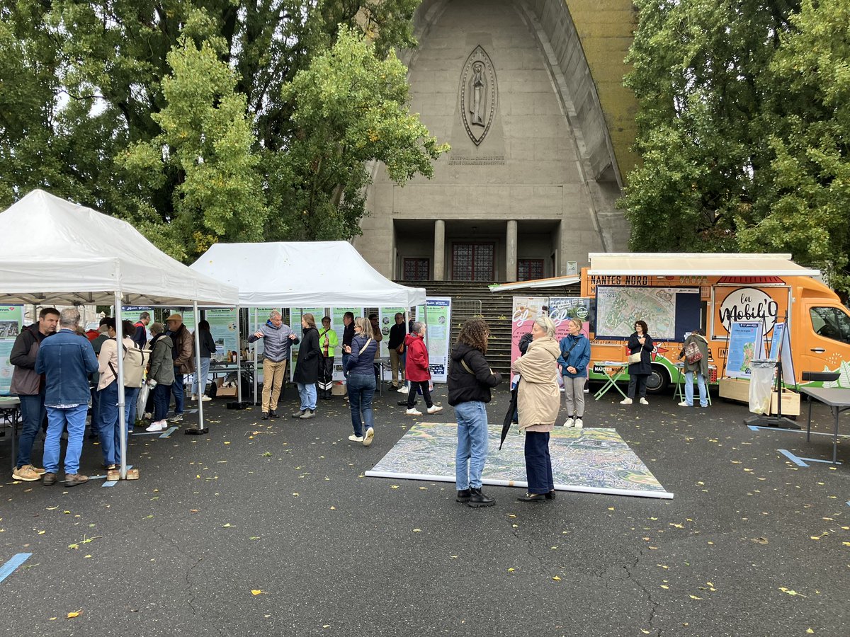 pascalbolo's tweet image. Forum sur l’avenir de la Route de Rennes sur le parvis de Notre Dame de Lourde. Déjà du monde !