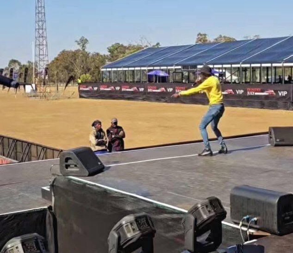 My everyday posts to my two massive engagers 😭😂