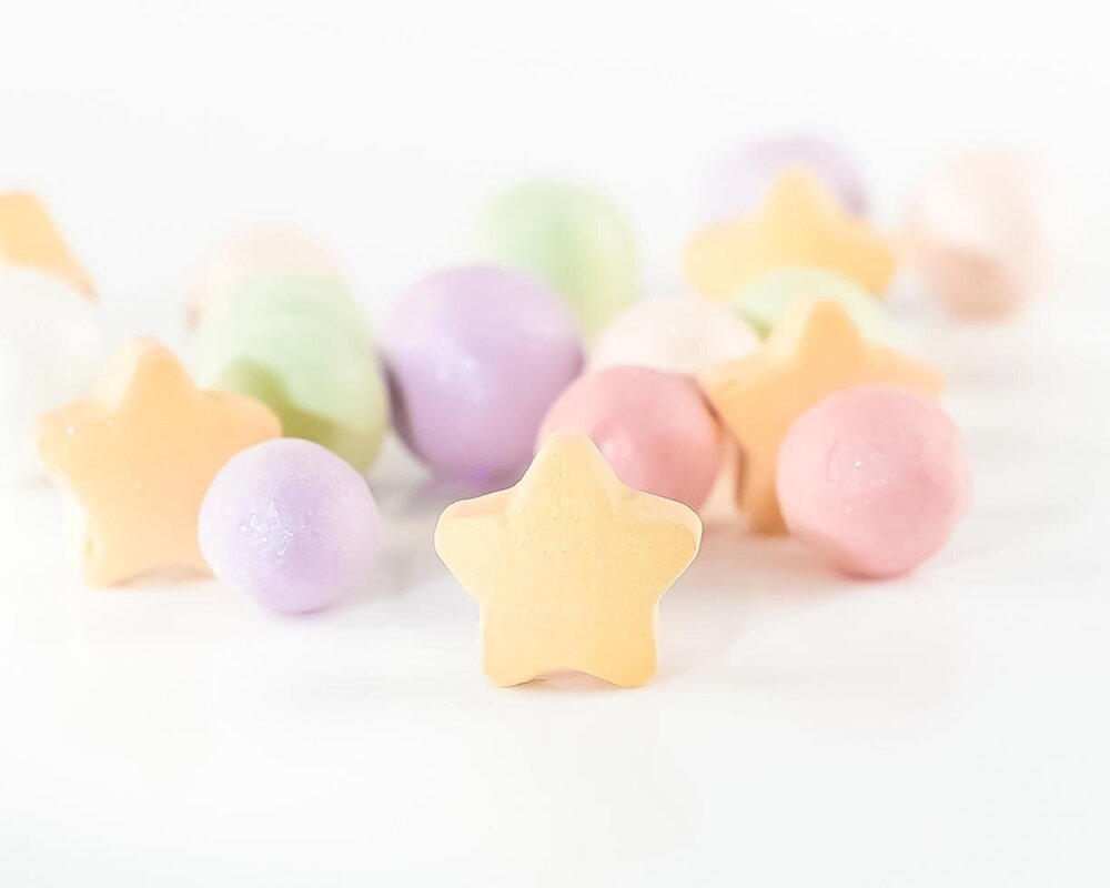 fashionpressnet's tweet image. 【星型】ゲランのクリスマス限定フェイスパウダーは“スター型パール”入り - fashion-press.net/news/137986