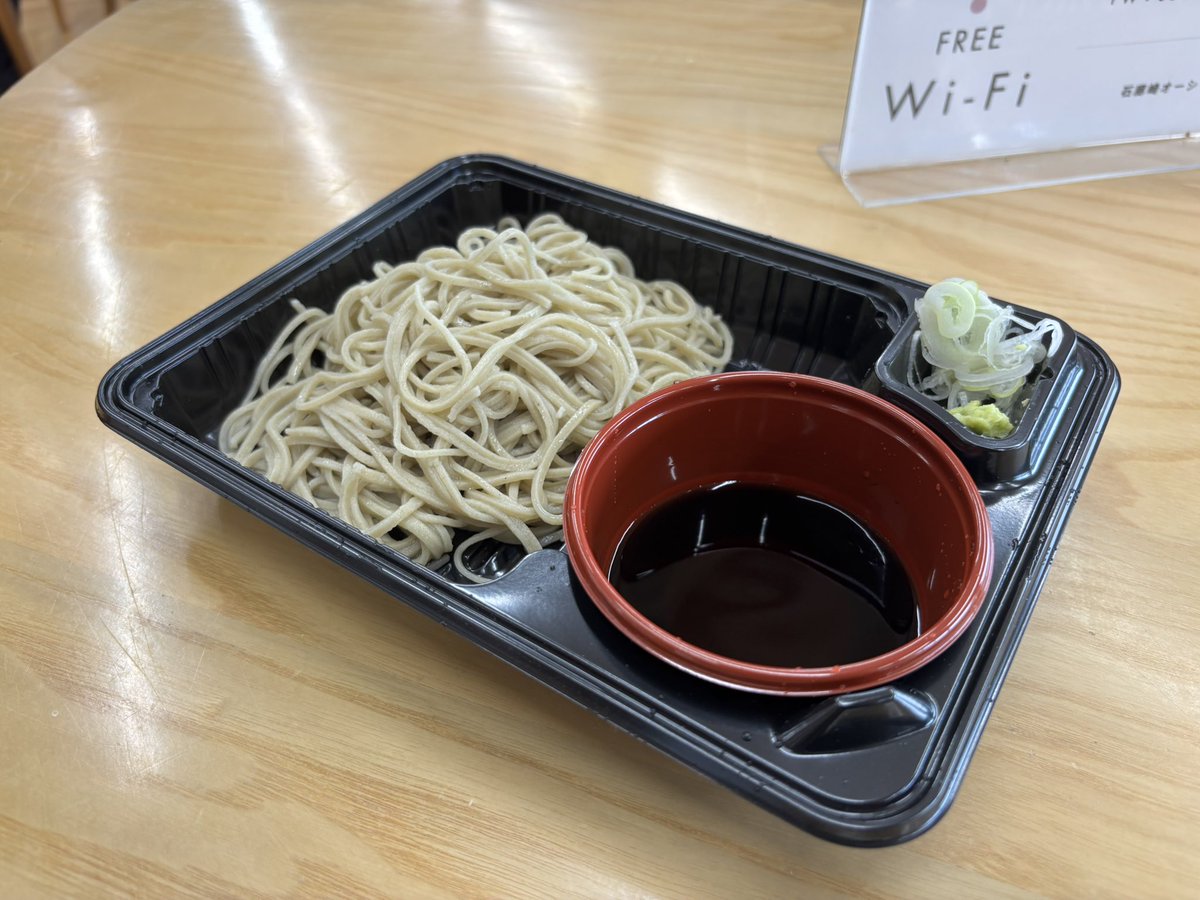 shogoukizero1's tweet image. 今日はお車で参戦🫡
明日葉さんのお蕎麦、一番二番で購入したご褒美ゲット☺️美味しゅうございました。
伊勢海老汁も暖かくて身もあってありがたかった〜✨
来年は晴れますように☀️.°
 #SJT2025 
 #SJT