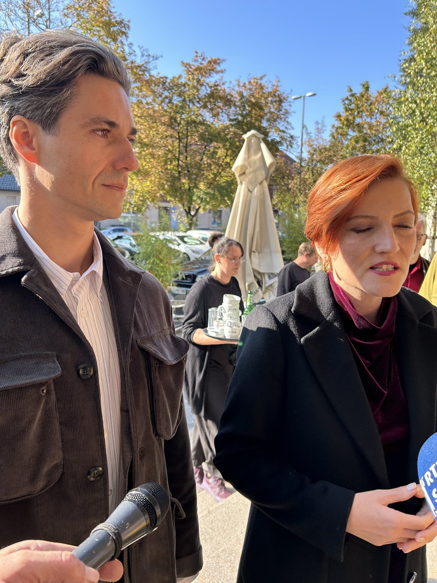 V Ljubljani poteka kongres stranke Levica. Na njem bodo člani med drugim odločali o skupnem vodenju stranke Aste Vrečko in Luke Meseca. Vrečko pred kongresom:”Levica je edina leva stranka v Sloveniji, brez nje ne bi bilo napredka v državi” <a href="/vecer/">Večer</a>