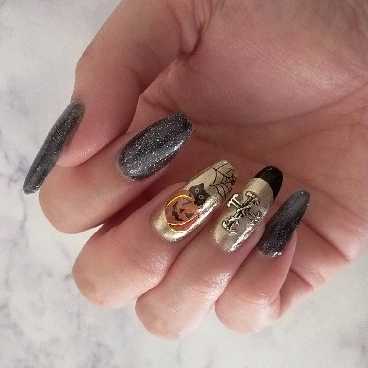 NPNJBohrQ782590's tweet photo. Myネイル💅相変わらず、かわいい事たくさんしたい💕emenaのBLACKマグフラッシュは一目惚れして🤩かわいくて好き❤️かっこいいもかわいいにも対応しそう💕
#セルフネイル #ハロウィンネイル
#ハロウィン #ジェルネイル #emena
#マグフラッシュ #ゴシック
#ゴシックネイル https://t.co/rZIpwDHjsd