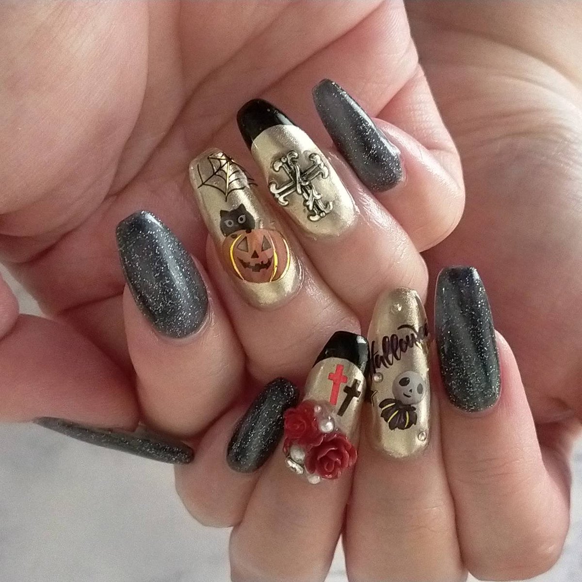 NPNJBohrQ782590's tweet photo. Myネイル💅相変わらず、かわいい事たくさんしたい💕emenaのBLACKマグフラッシュは一目惚れして🤩かわいくて好き❤️かっこいいもかわいいにも対応しそう💕
#セルフネイル #ハロウィンネイル
#ハロウィン #ジェルネイル #emena
#マグフラッシュ #ゴシック
#ゴシックネイル https://t.co/rZIpwDHjsd