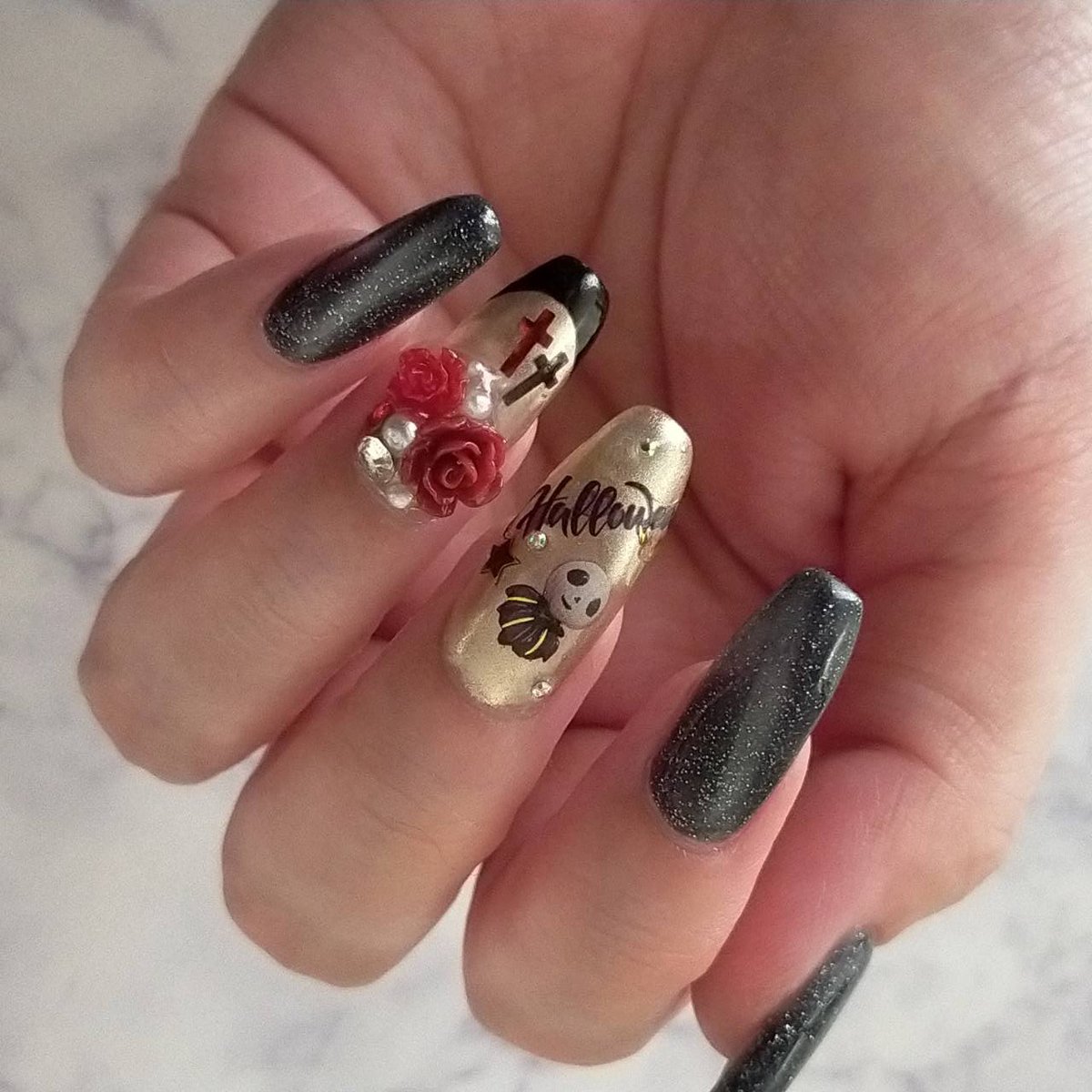NPNJBohrQ782590's tweet photo. Myネイル💅相変わらず、かわいい事たくさんしたい💕emenaのBLACKマグフラッシュは一目惚れして🤩かわいくて好き❤️かっこいいもかわいいにも対応しそう💕
#セルフネイル #ハロウィンネイル
#ハロウィン #ジェルネイル #emena
#マグフラッシュ #ゴシック
#ゴシックネイル https://t.co/rZIpwDHjsd