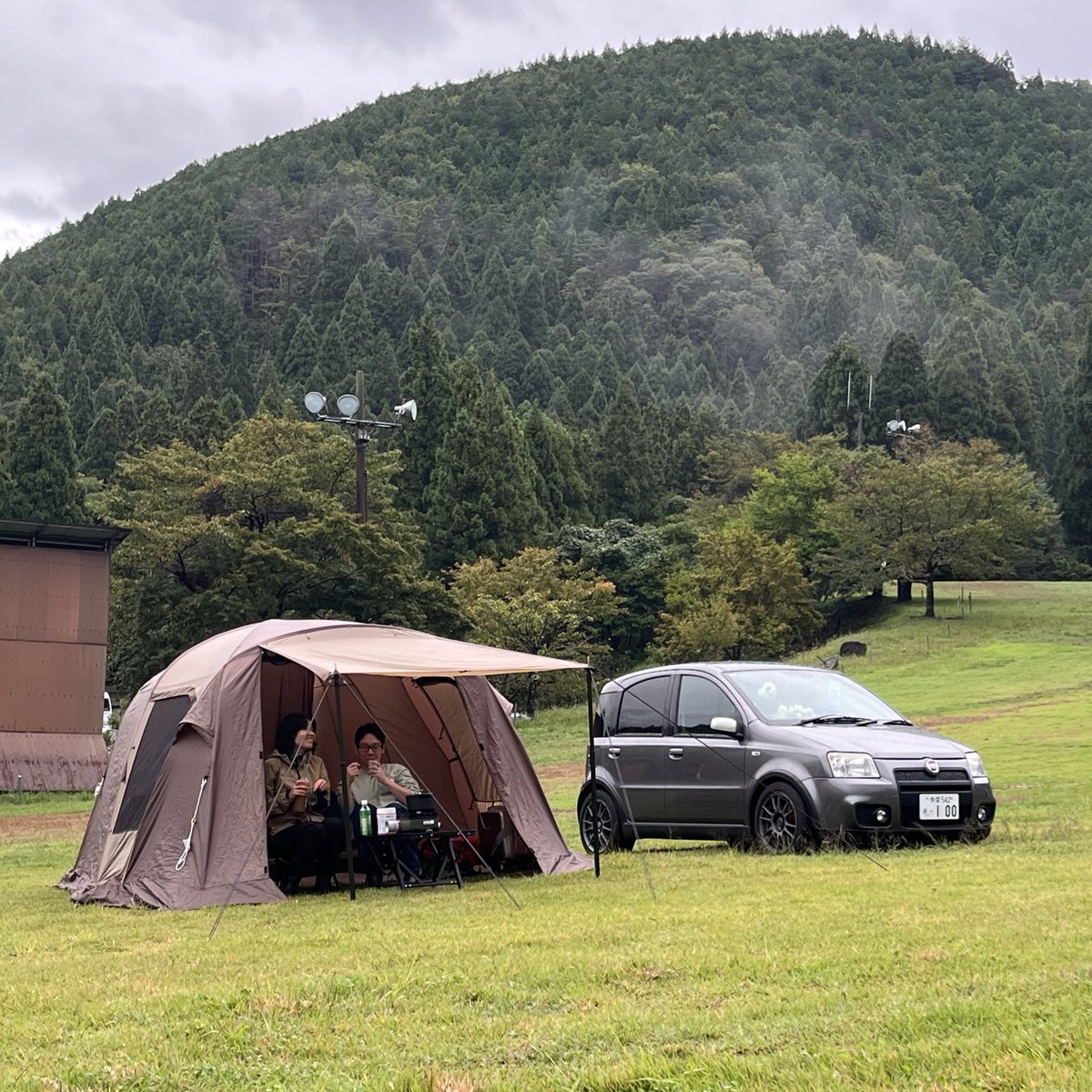 pandarino_ec's tweet image. 秋のパンダリーノ、集まっていただきありがとうございます！やっと雨も上がり、宴の雰囲気になってきました^_^
#パンダリーノ #pandarino #フィアットパンダ #fiatpanda #フィアット #fiat #ウッディパル余呉