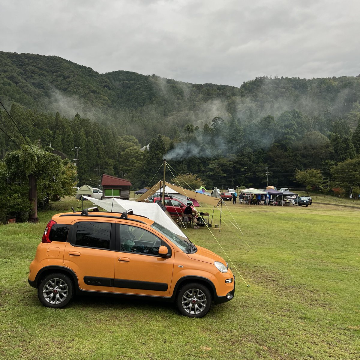 pandarino_ec's tweet image. 秋のパンダリーノ、集まっていただきありがとうございます！やっと雨も上がり、宴の雰囲気になってきました^_^
#パンダリーノ #pandarino #フィアットパンダ #fiatpanda #フィアット #fiat #ウッディパル余呉