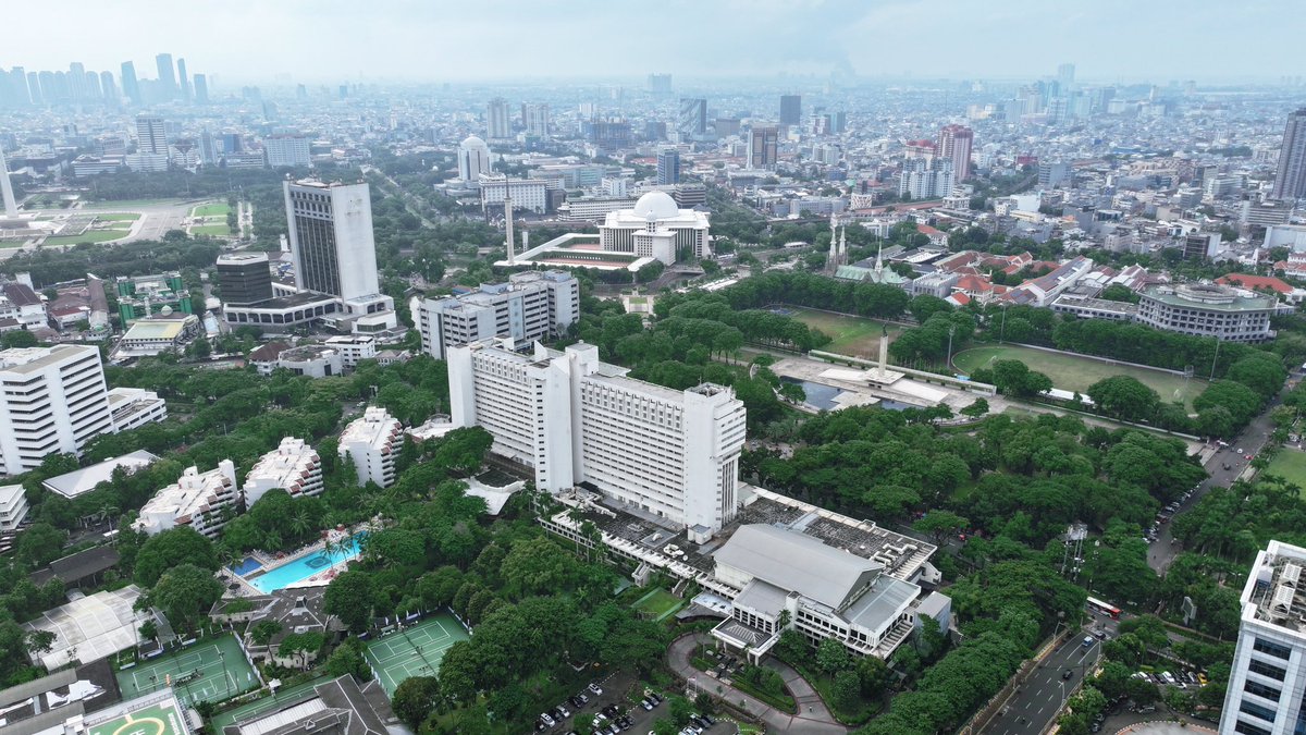 Luxury Meets Jakarta’s Heart.
Experience timeless comfort and breathtaking skyline views at Hotel Borobudur Jakarta.
📞 Reserve now: +62 811-1310-0239 | hotelborobudur.com

#HotelBorobudurJakarta