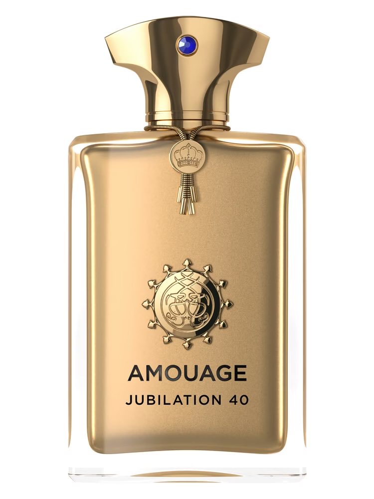 عطر اليوم :
من رشته الأولى لفت انتباهي وخلاني اقول وين شام هالريحه من قبل 🧐 توابل وجلود وعنبر وعود وفاكهية خشنة 💪 

دهر جنيد صدر قبل بعشر سنوات 
الشبه 80% مع فرق ان دهر أقل فاكهية 
جوبليشن 40 امواج صدر 2023 

دهر جنيد ( deher junaid )