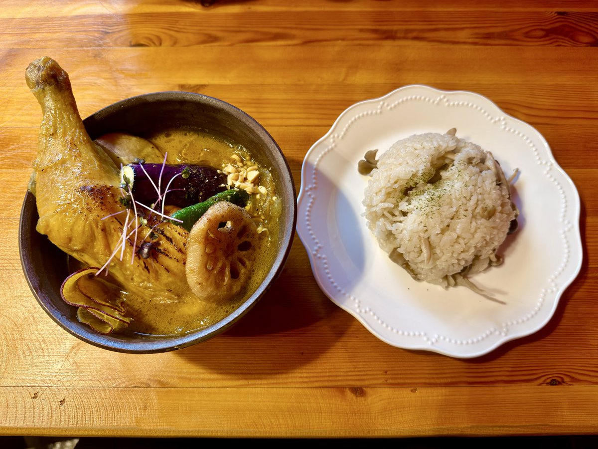 kasaix's tweet image. 雨の中でもブタになる活動はアリマース！🐷
最近オープンしたカレー屋でカロリーを摂る！

地元札幌なのでスープカレーの店嬉しい！！

全体的にお上品な味、個人的にはもっとパンチ効かしてほしかった。
あとチキン捌くのにナイフほしかった

オープンしたてなので今後に期待！
#木更津 #addition