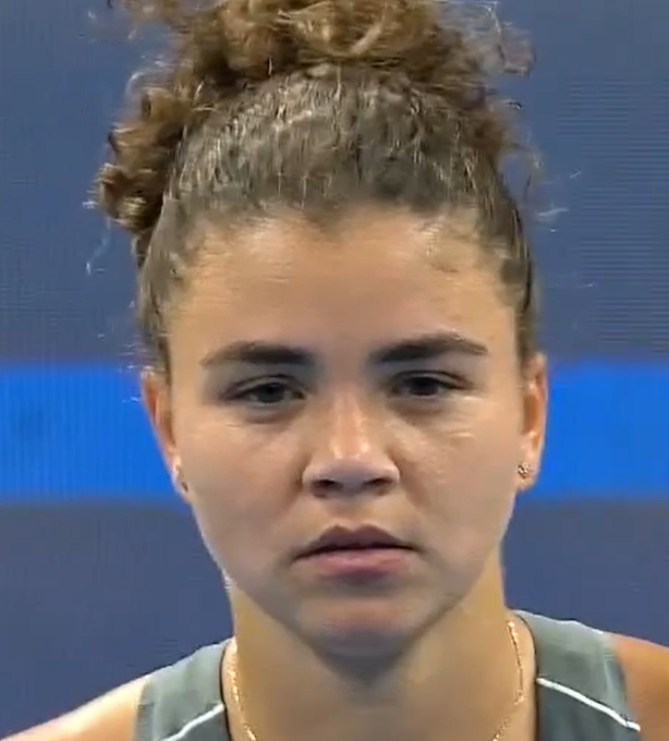 poperinotv's tweet photo. La più bella, anche quando non sorride. 
Grandi Sara e Jasmine!
#JasminePaolini 
#ErraniPaolini 
#BeijingOpen https://t.co/DgR0aTsOgi