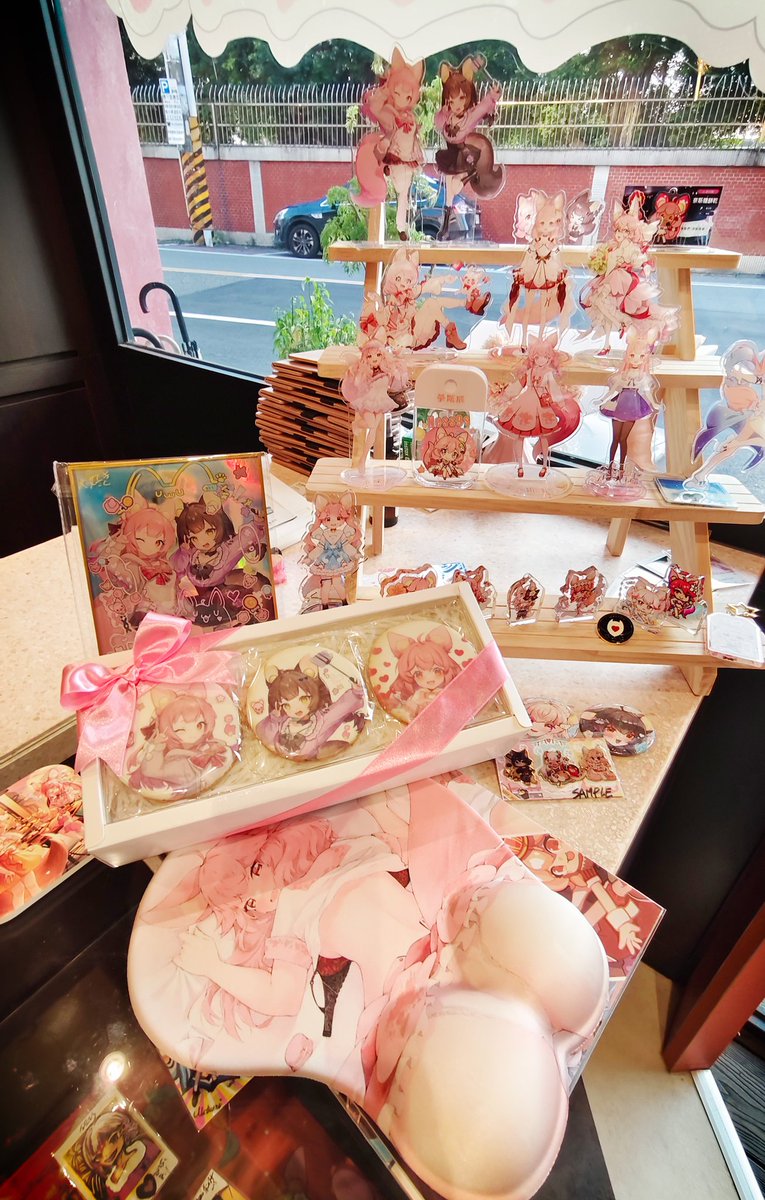 大家去女僕咖啡廳了嘛💖
甜點真的好漂亮 狐也好想吃呀！
狐沒吃到 只好迷狐們幫狐去吃啦✨
期待大家的感謝！
歡迎 #與狐在神殿相遇 讓狐看看喔❤️
-
奈斯糖 × 伊立斯女僕咖啡廳合作啦💖
不僅有好吃餐點、限量甜點、一番賞
還可以抽等身親簽立牌喔！
期待迷狐們光臨💖