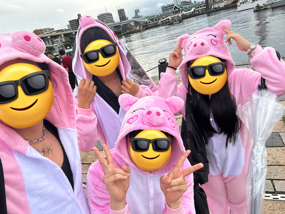so04ta16tw's tweet photo. 会場に仲間がいたから写真撮った！
撮ってくれた人ありがとうございます！
#豚さん
#aespa_SYNK_aeXISLINEinJAPAN 
#aespa https://t.co/mgcjxfY2oo