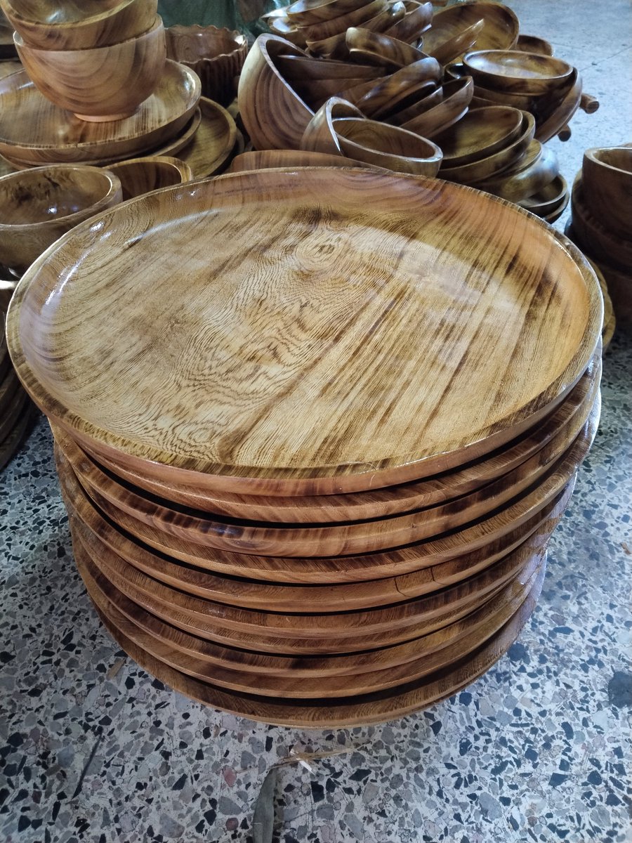 We got the best WOODEN SINIA's. 
Size 16 and Size 14. 
Which are non toxins and can't leach any chemicals to the hot foods.