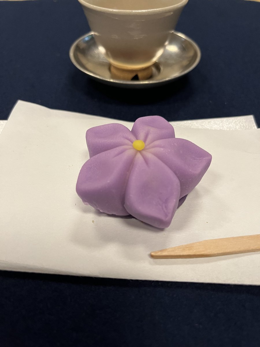 全国的知名度はない街の和菓子屋。

京都にはそんな店が多く、後継者問題があると言えども、文化的な層の厚さを伺うことができます。

そして、その商品を日常で使わせていただくのも、実は日本文化の維持や継承への貢献につながります。