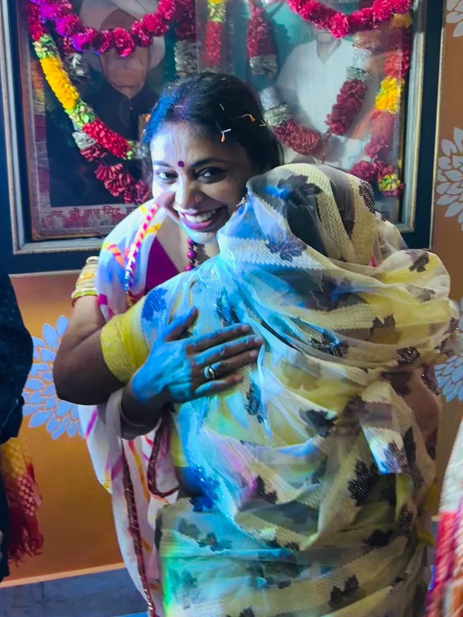 DeeptiMittalBjp's tweet photo. ✨🌸 जय माता दी 🌸✨

आज महानवमी के पावन अवसर पर कैलाशपुरी में दुर्गा परिवार, बुलन्दशहर द्वारा आयोजित सुंदरकाण्ड पाठ एवं विशाल भण्डारा में सम्मिलित होकर माता रानी के भव्य दरबार के दर्शन कर आशीर्वाद प्राप्त किया। 

#महानवमी #नवरात्रि #BJPIndia #BJP4UP #NarendraModi #AmitShah https://t.co/f3yEtTeXv5