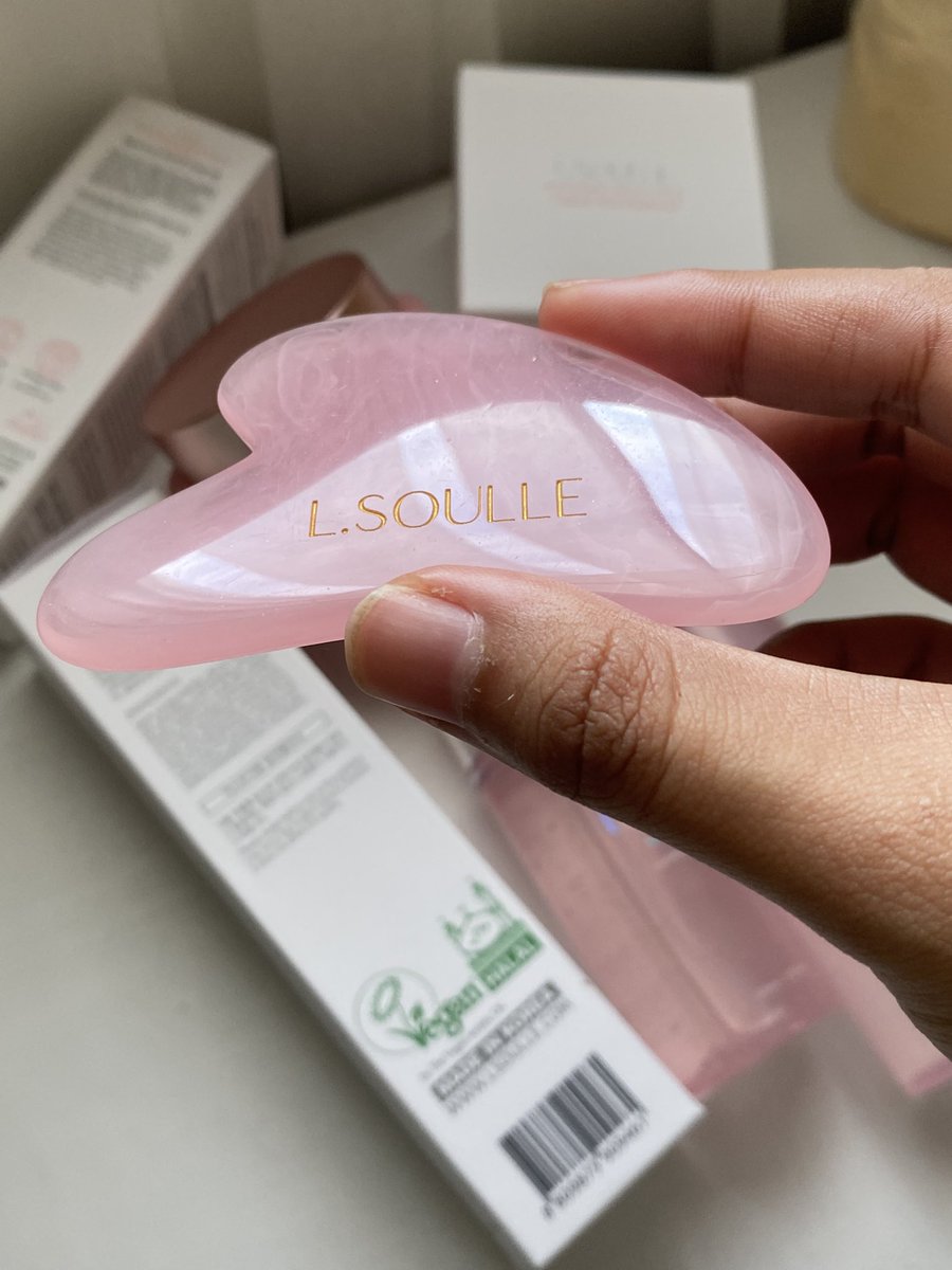 tlselna's tweet photo. Korean skincare pertama yang punya sertifikasi halal.

Namanya L.Soulle dan udah officially masuk ke Indonesia. Dia juga punya sertifikasi vegan nih. https://t.co/QSGsGCvjMd