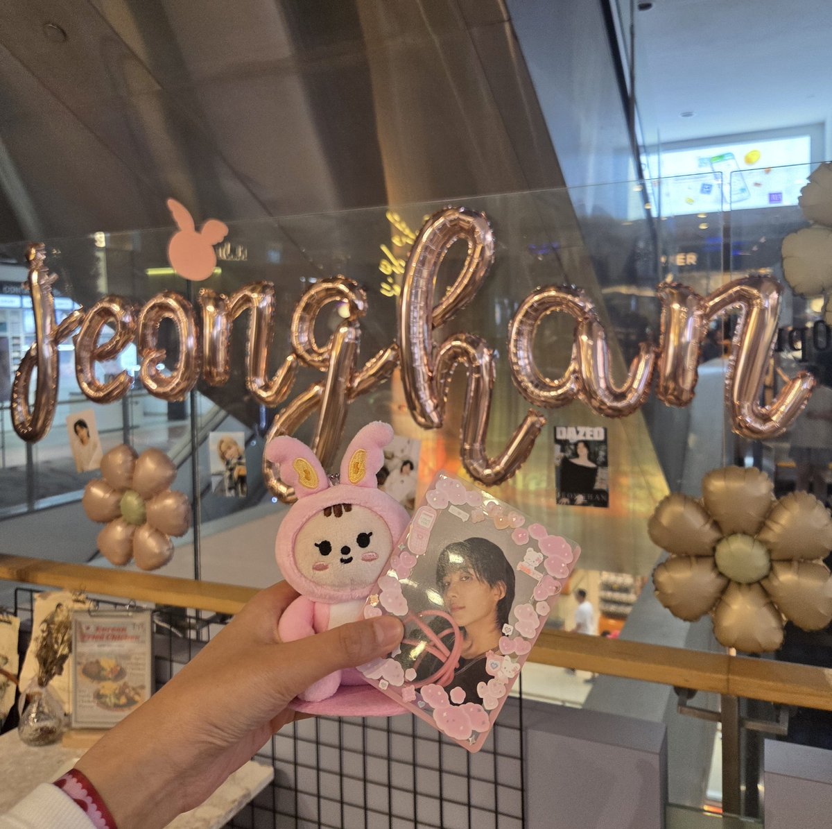 fairyredbean's tweet photo. @bewithyou_SG Thank you for the lovely event 🌸💕

#SweetMischief_1004 #Happy1004 #JeonghanDay #JEONGHAN #정한 https://t.co/GvpBfjQNoq