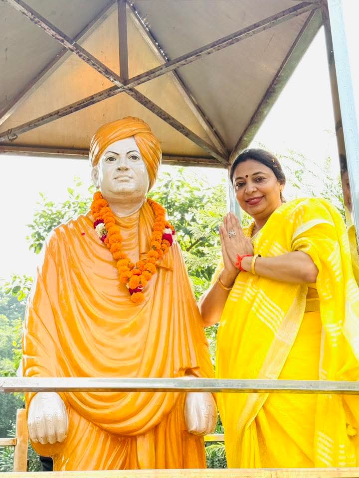 DeeptiMittalBjp's tweet photo. आज महात्मा गांधी पार्क में सत्य, अहिंसा, शांति और सद्भाव के उपासक तथा स्वतंत्रता संग्राम के अमरदीप राष्ट्रपिता महात्मा गांधी जी, अमर शहीद भगत सिंह जी एवं युवाओं के प्रेरणास्रोत स्वामी विवेकानंद जी की प्रतिमाओं पर माल्यार्पण कर उन्हें श्रद्धासुमन अर्पित किए।

#MahatmaGandhi https://t.co/xiiV2s8AqJ
