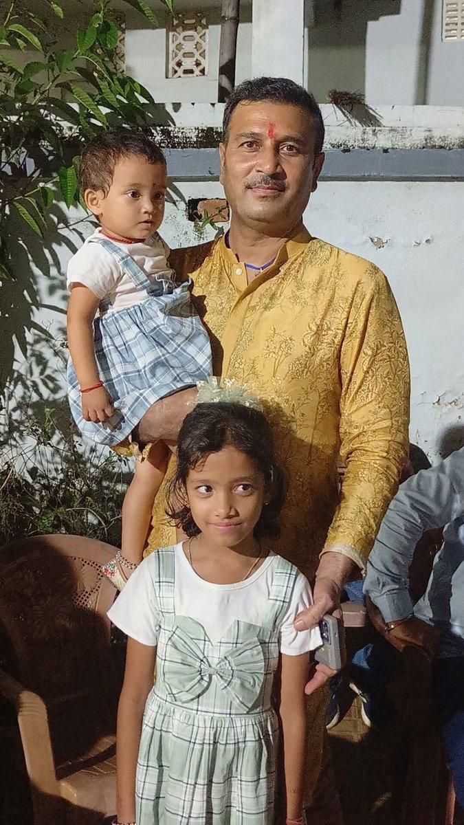सिल्ली विधानसभा अंतर्गत खेल गांव लगाम में रावण दहन कार्यक्रम बड़े ही धूमधाम और भव्यता के साथ संपन्न हुआ। इस अवसर पर पार्टी के केंद्रीय अध्यक्ष एवं झारखंड के पूर्व उपमुख्यमंत्री श्री सुदेश महतो मुख्य अतिथि के रूप में उपस्थित हुए। रावण दहन देखने के लिए उमड़ा जनसैलाब उत्साह और ऊर्जा