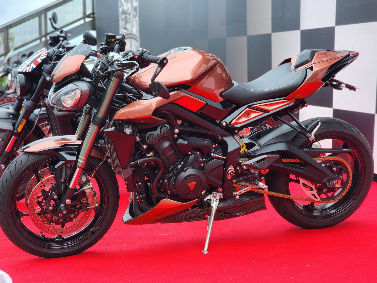 yoshiken_altors's tweet image. 改めて #TNR 参加して良かった～( ´∀｀ )
くそカッコいいバイクいっぱい見られたし❗
帰りのSAでボンネビル乗りのお兄様方にお声かけしてもらえた( ´∀｀ )
微妙な差別化なのに｢このバイク駐車場で見かけて覚えてるよ｣なんてありがてぇですm(_ _)m
来年も参加したいなぁ( ´∀｀ )
#TNR2025