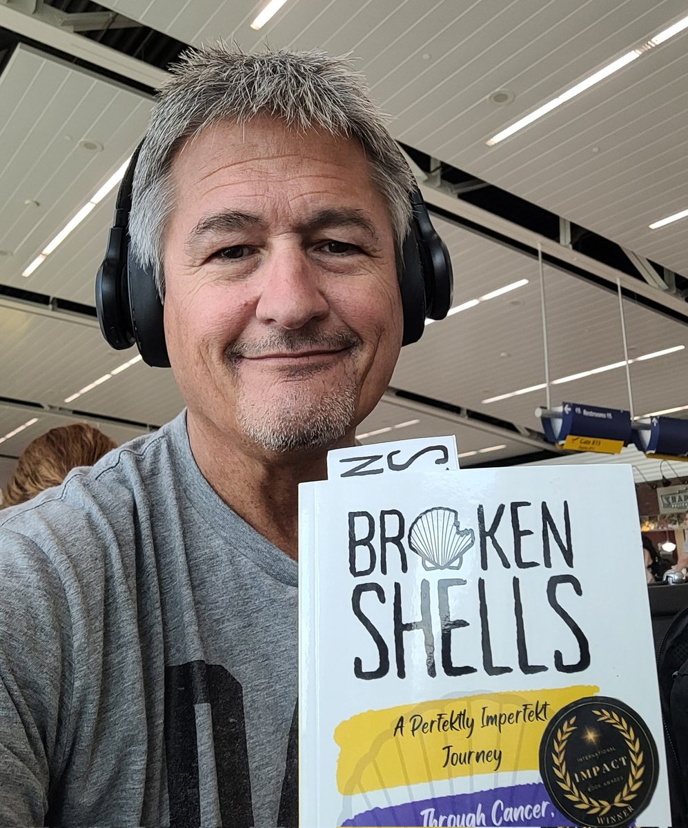 acton_jon's tweet image. Hollywood bound for Author of the Year Awards ceremony.  Why Not? #BrokenShells #PerfektlyImperfekt