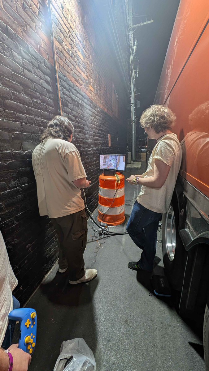 Anamanaguchi's tweet image. needer hours in the alley