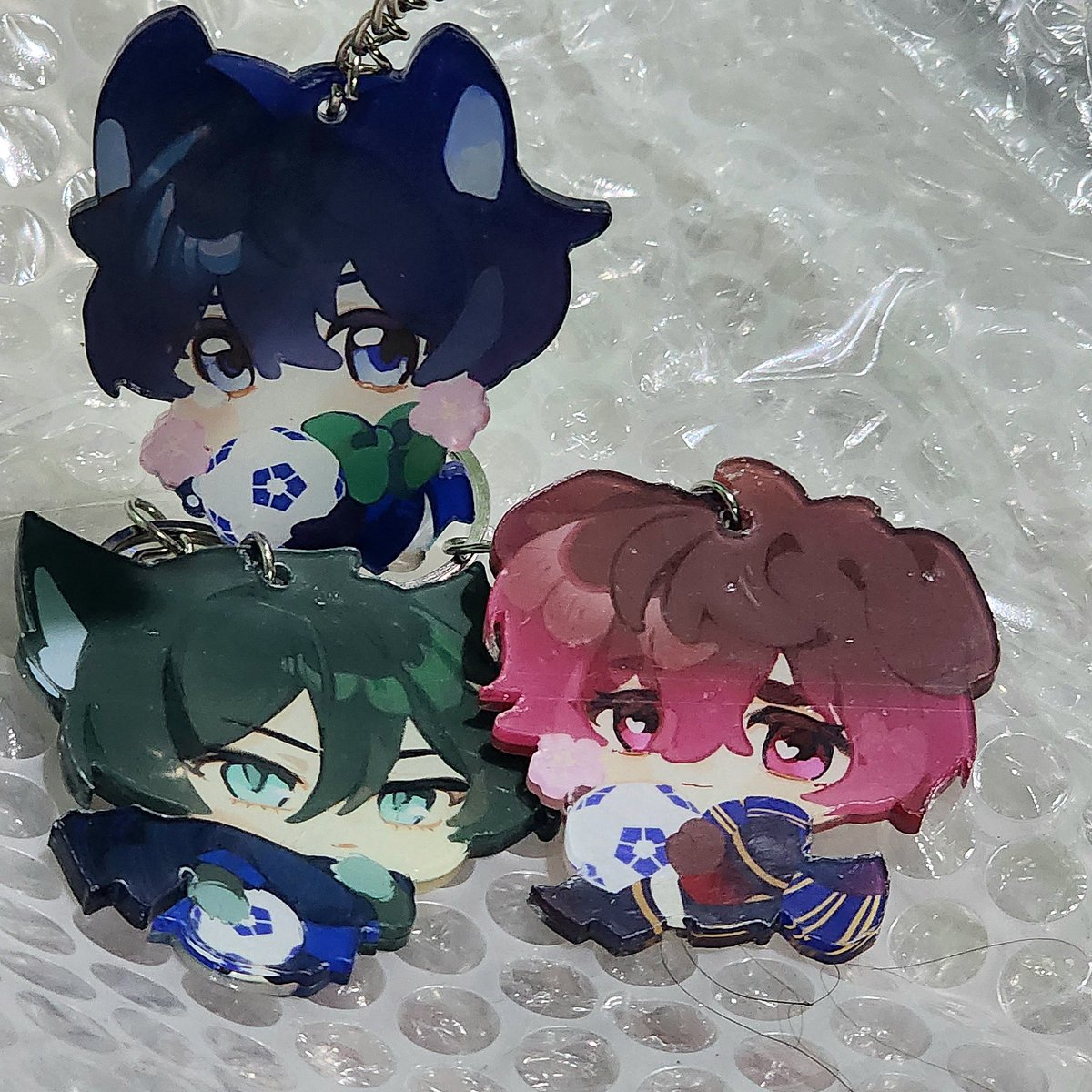 rin isagi ness keychains rahh they're here!!
(I haven't removed the thick protective plastic.)