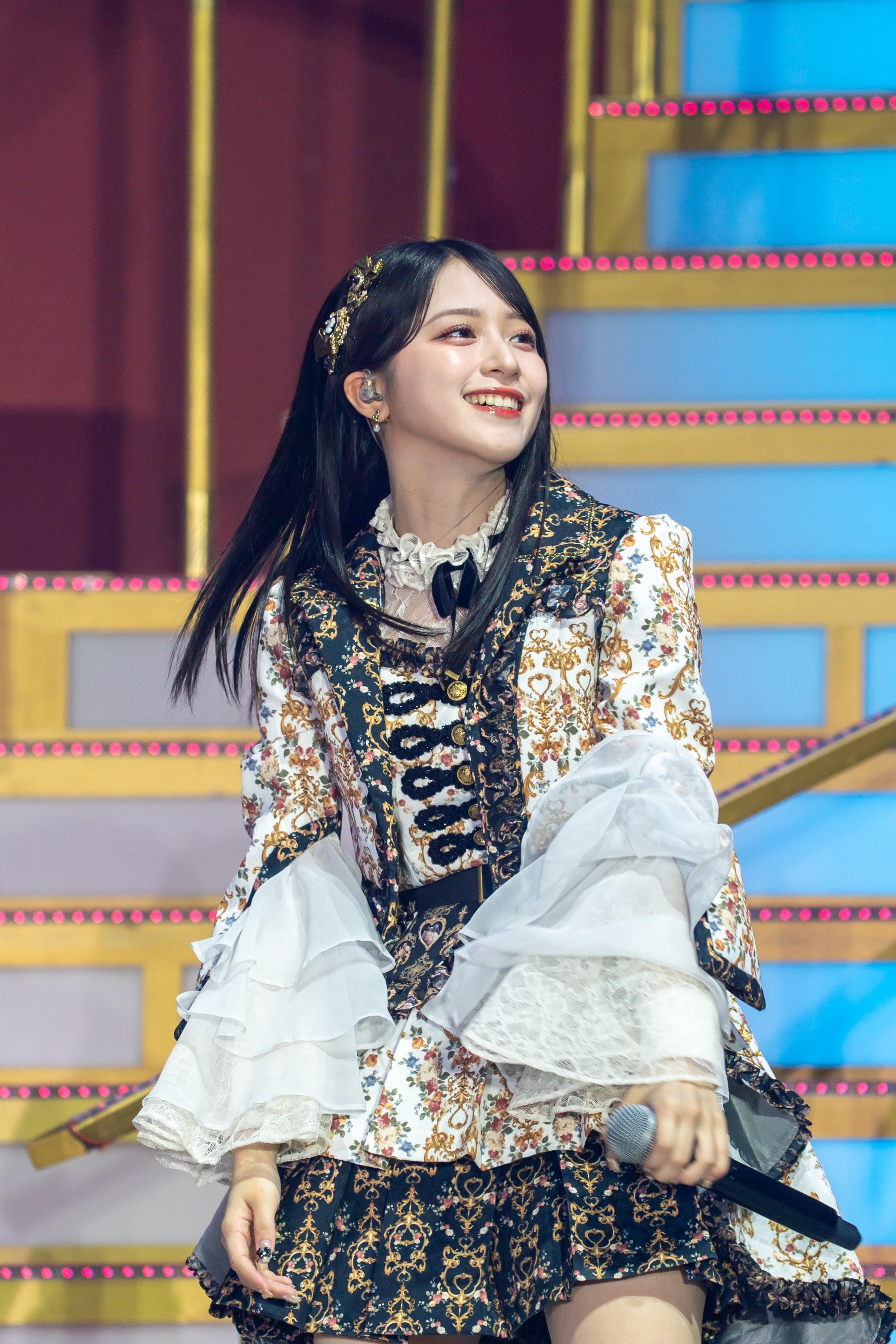 ＝*⊿様 佐々木舞香　直筆　生写真　チュウ　超特急逃走中　2025 August ◂ 佐々木舞香 超特急逃走中 ヨリ ‣ - メルカリ