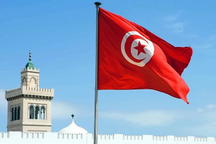 ptodayfr's tweet image. Le secrétaire général du Parti des Travailleurs de Tunisie, Hamma Hammami, a appelé à un siège de l'ambassade des États-Unis à Tunis en réponse à l'attaque du régime sioniste contre la Global Sumud Flotilla.
#Tunisie 
#états_unis