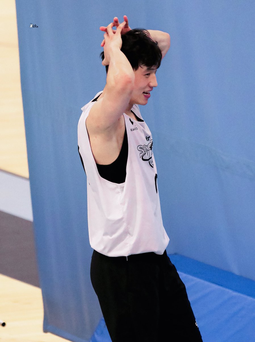 Kickit59's tweet image. 파울불렸을때 의외로 유용한 것
애교 공격

#문성곤 #KT소닉붐