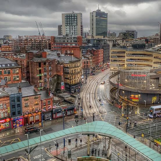 Assalam O Alaikum 🌹 

Manchester 📍

City in England 🌎

Beautiful Day 💞