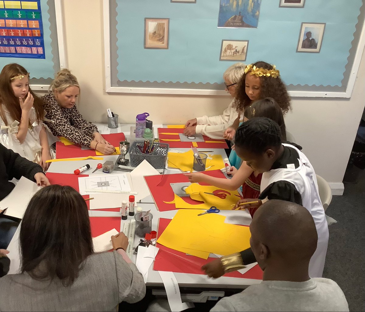 ReinwoodJuniors's tweet image. Thank you to all of the adults who came to our Roman Day shield-making activity this morning - your help was very much appreciated! #RJS4B #RJSHistory
