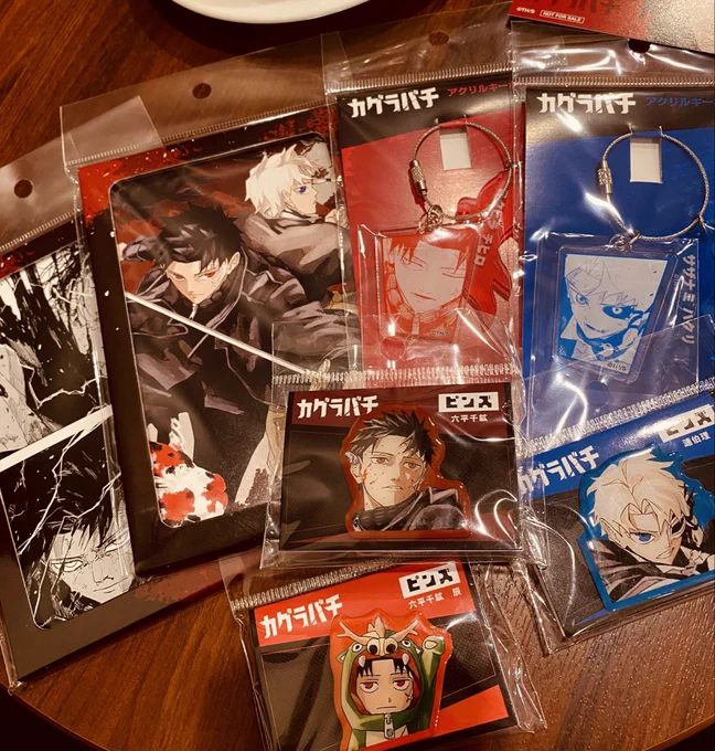 遠くまで来た甲斐あってアニメイトグッズ欲しい奴買えた〜神ポスカ立てられて便利