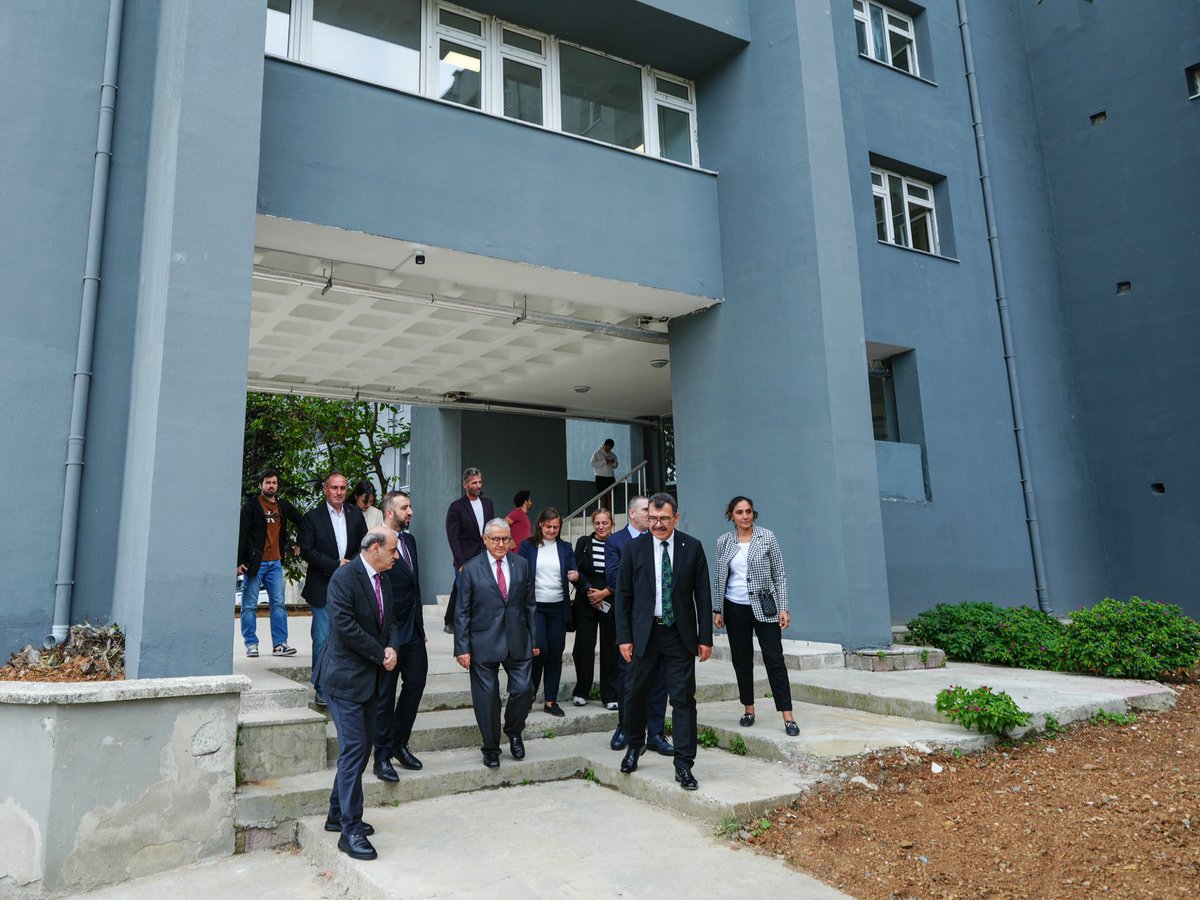 1968 İnşaat Fakültesi mezunumuz, Koloğlu Holding Yönetim Kurulu Başkanı Sayın Naci Koloğlu’nu üniversitemizde ağırlamaktan büyük bir memnuniyet duydum. 🎓🐝

En önemli burs bağışçılarımızdan biri olarak Koloğlu Eğitim Vakfı aracılığıyla Vadi Yurtlarımızın tüm tefrişatını