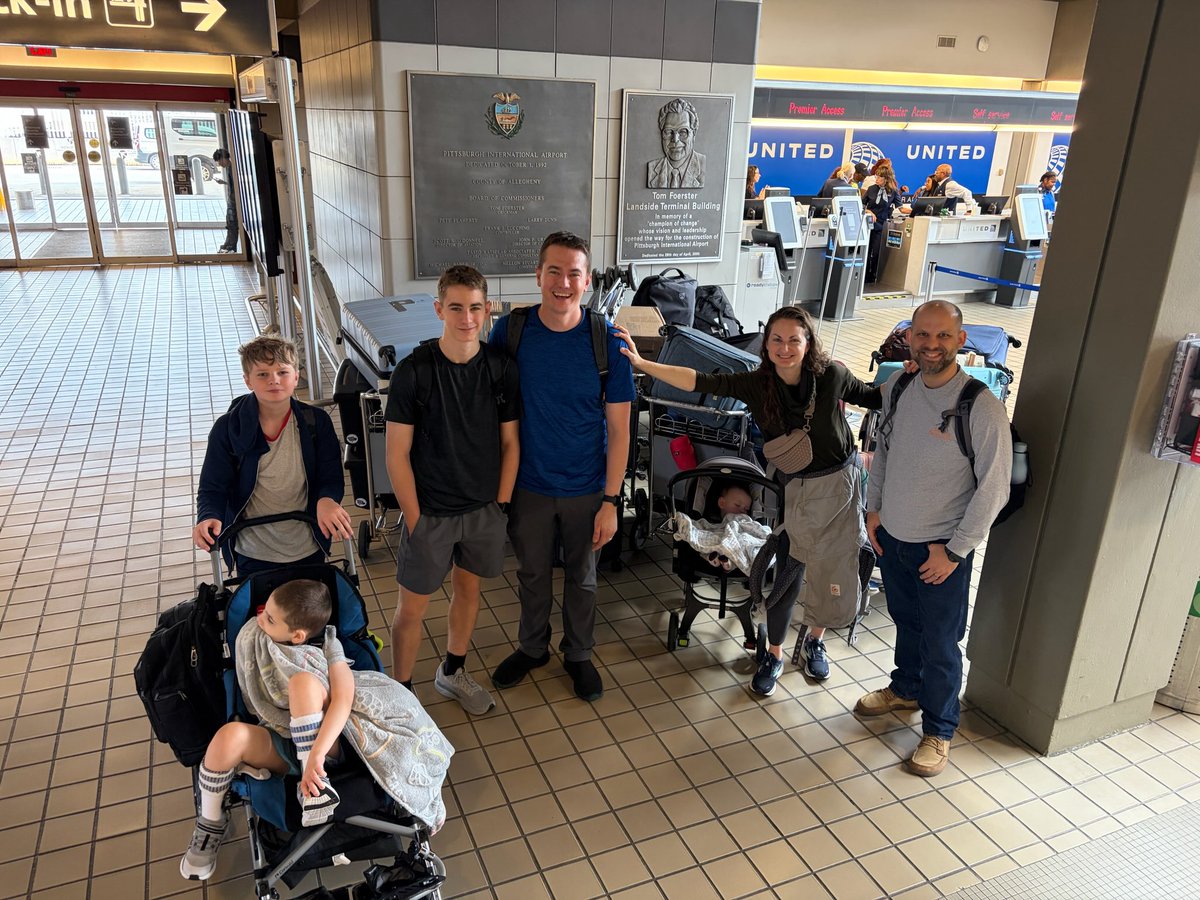 UFDTech's tweet image. Successfully moved to South Africa.
My team greeted me with fantastic signs.
Already started diving in to my missed favorites of Switch &amp;amp; Woolies soft gums. 
Excited for what this new adventure in RSA will look like.
PS. Looking to hire for the UFD Team here in Pretoria.