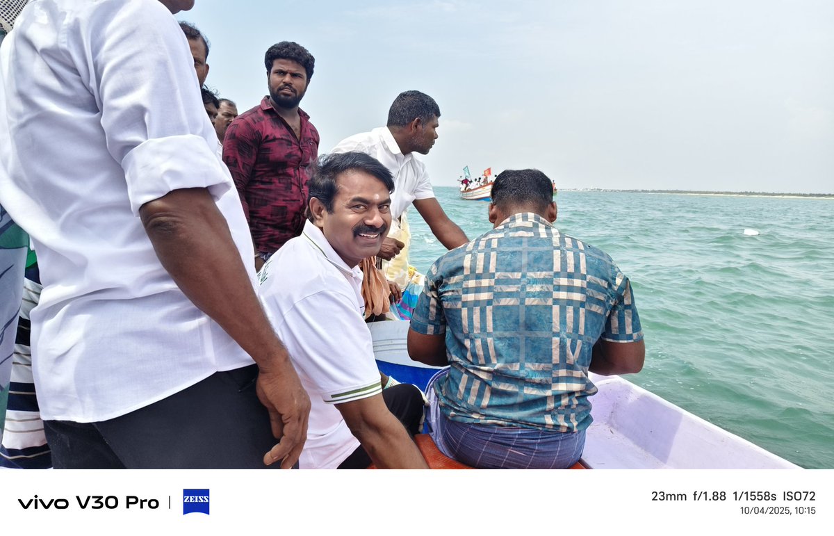 இவனுக்கு இனை எவன்? நடிகனுக்கு முட்டு கொடுக்கும் முட்டாள் இனமே, தன் உடல் வலியை பொருட்படுத்தாது மக்களுக்காக கடலில் இரண்டு மணிநேரம் வெயிலின் தாக்கம் மதிக்காமல் தன்னை களத்தில் முன்னிருத்தும் போராளி இவனே <a href="/Seeman4TN/">செந்தமிழன் சீமான்</a> <a href="/PackiaSe/">Packiarajan Se</a> <a href="/_ITWingNTK/">NTK IT Wing</a> <a href="/ProudTamizhan1/">பிரியக்குமார் அருள்நாதன்</a>