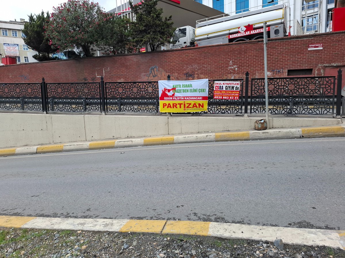 PartizanMerkez4's tweet photo. 📍Esenyurt/Tabela
Filistin halkının Siyonizm'e karşı mücadelesine omuz vermek, TC devletinin İsrail'le askeri ve ticari ilişkilerine tepki göstermek, dayanışma ve direnişi büyütmek için sokağa...!

AKM'den Dolmabahçe'ye Yürüyoruz  
📅5 Ekim Pazar
⏰Saat: 15.00     

#5Ekim https://t.co/CUknCUygnx