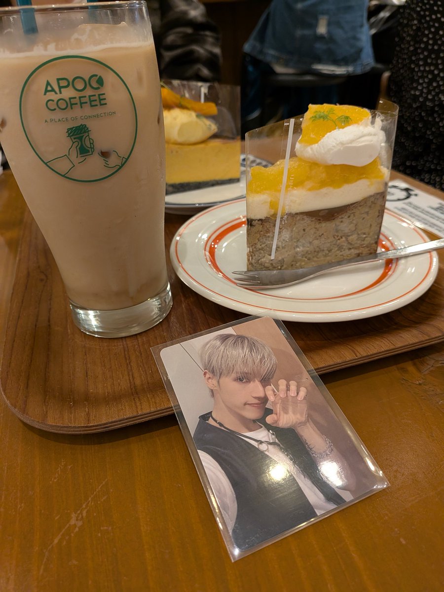 昨日は有給もらって久しぶりの友と遊ぶために福岡へ〜❀
美味しいもの食べてマシンガントークして1日あっという間😚楽しかった🎶

あ、リリイベは落選💦ﾁｸｼｮ(・д・)