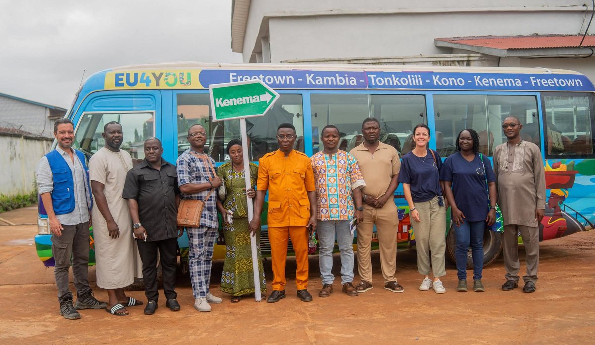 Salonemessenger's tweet image. 🚌🇪🇺 EU Bus Tour 2025 visited Kenema District Council to see the impact of EU support on local development.
✅ New multipurpose hall
✅ Market with WASH facilities in Blama
✅ Economic empowerment for women traders
#EUBusTour2025 #LocalDevelopment #EUnaSalone